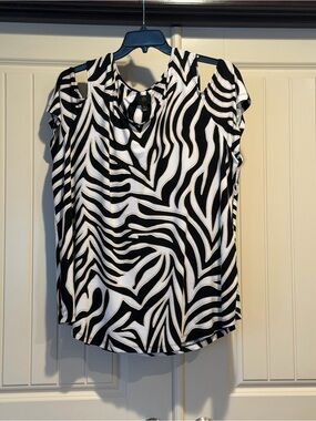 🦓 JM Collection Black and White Zebra-Pattern Cold-Shoulder Top